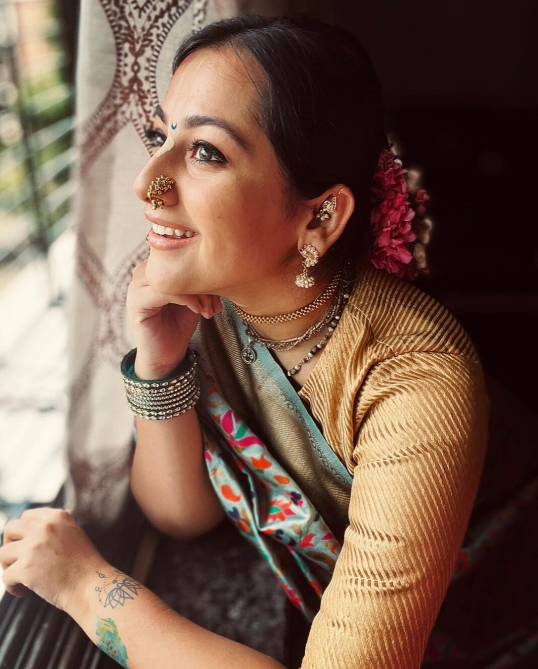 Anagha Bhosale Instagram - When daddy is your photographer 🙈 #marathimulgi #ganeshchaturthi2023