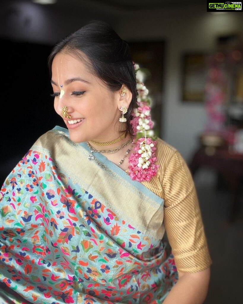 Anagha Bhosale Instagram - When daddy is your photographer 🙈 #marathimulgi #ganeshchaturthi2023