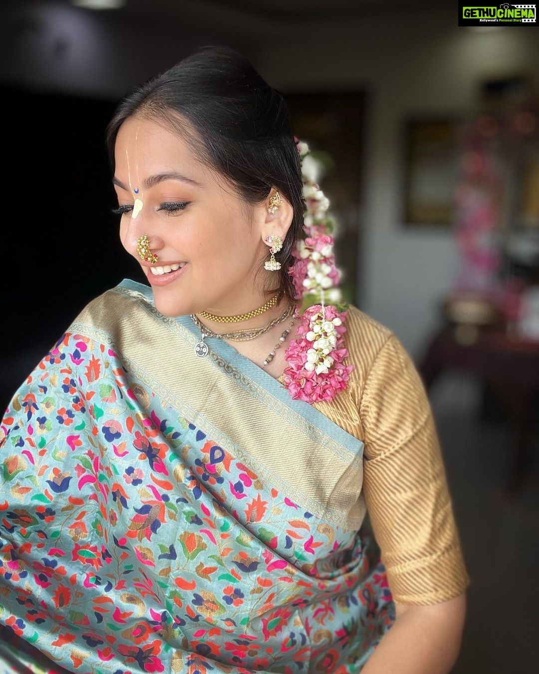 Anagha Bhosale - 89.9K Likes - When daddy is your photographer 🙈
#marathimulgi #ganeshchaturthi2023