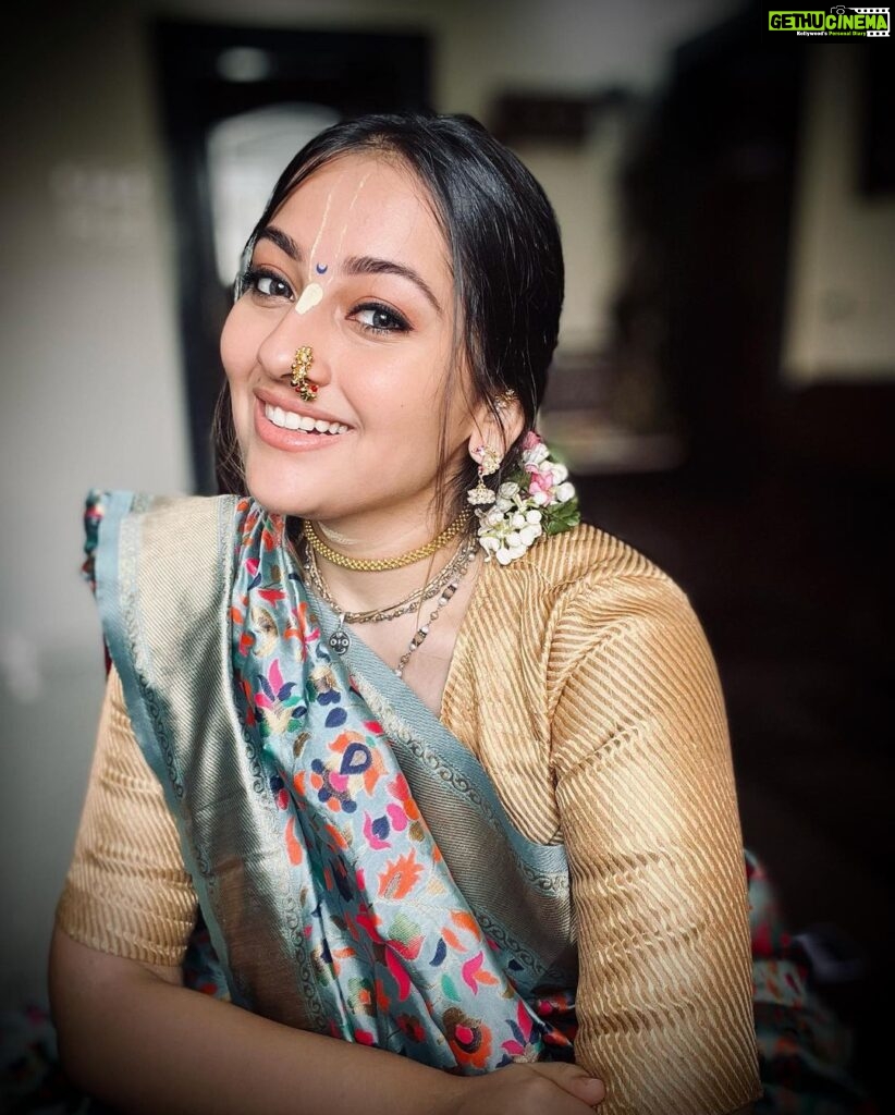 Anagha Bhosale Instagram - When daddy is your photographer 🙈 #marathimulgi #ganeshchaturthi2023