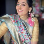 Anagha Bhosale Instagram - When daddy is your photographer 🙈 #marathimulgi #ganeshchaturthi2023