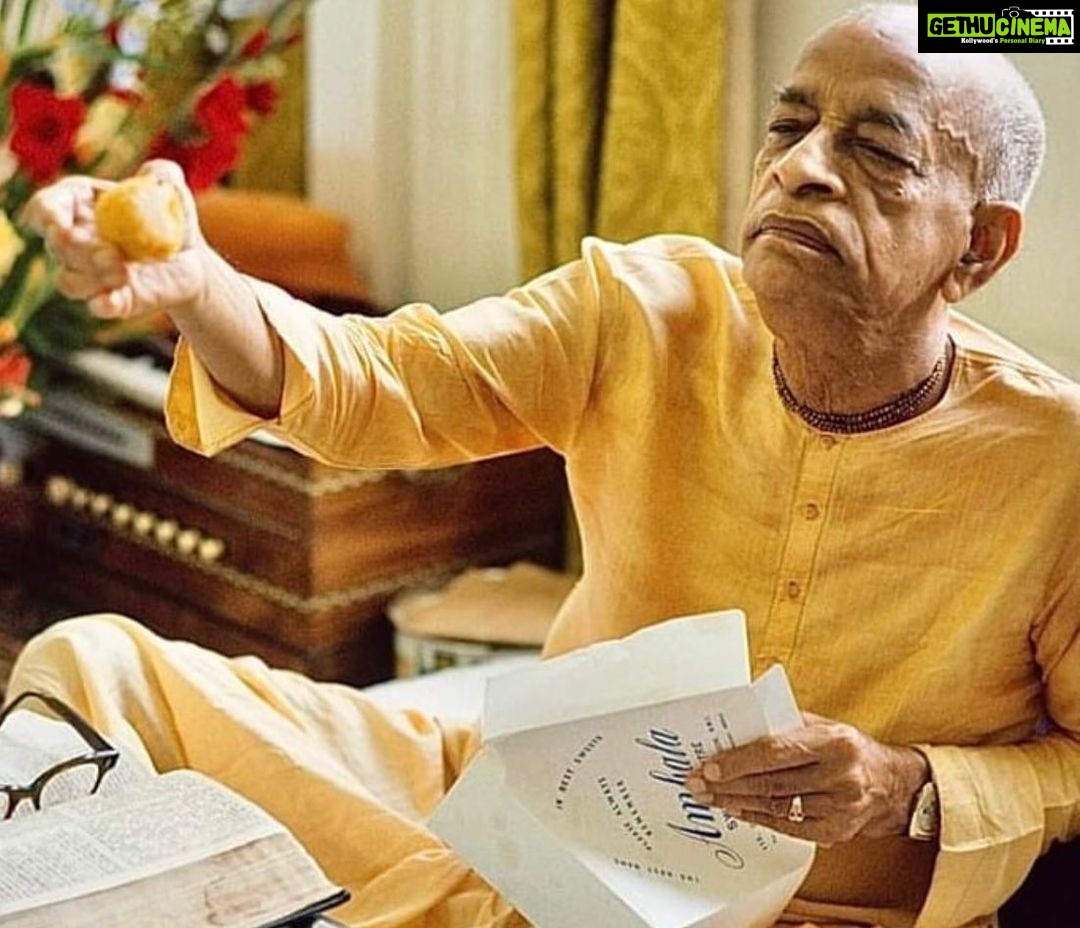 Anagha Bhosale Instagram - Swipe⬅️ Srila Prabhupada Appearance Day (Founder acharya of ISKCON) #jagatgurusrilaprabhupadkijai🙏 Please start chanting Hare Krishna mahamantra everyone: Hare Krishna Hare Krishna Krishna Krishna Hare Hare Hare Rama Hare Rama Rama Rama Hare Hare