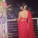 Anaika Soti Instagram - Waiting for fireworks on diwali nights be like ...... Also, Happy Diwali & a very Happy New Year to all of you...💥✨✨✨✨