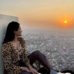 Anaika Soti Instagram - Sunsets are proof that......screw the caption....please go see my NEW VIDEO ON YT...LINK IS IN MY BIO...and don't forget to SUBSCRIBE 😍😂😂