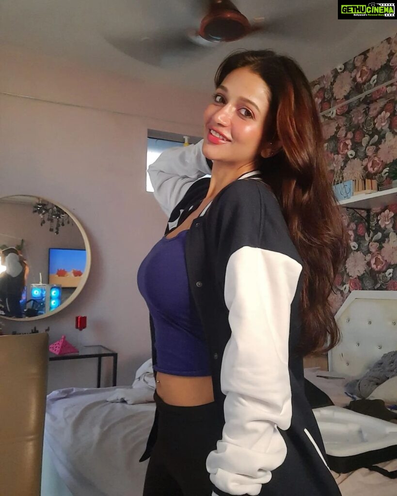 Anaika Soti Instagram - There's always time for a photoshoot between games.