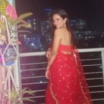 Anaika Soti Instagram - Waiting for fireworks on diwali nights be like ...... Also, Happy Diwali & a very Happy New Year to all of you...💥✨✨✨✨