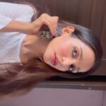 Anaika Soti Instagram - First we put the SUNSCREEN, then we eat the ICECREAM Lipstick: @lovecolorbar (on d stage) Lip Oil: @lagirlcosmetics (sheer vanilla) Foundation: @paeseindia (golden beige)