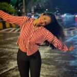 Anaika Soti Instagram - This weather calls for, cozy afternoon naps while watching FRIENDS, yummy hot noodles, pakodas, music and so much more… cause its holiday mausam for me