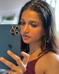 Anaika Soti Instagram - Mirror selfies for the win 🏆