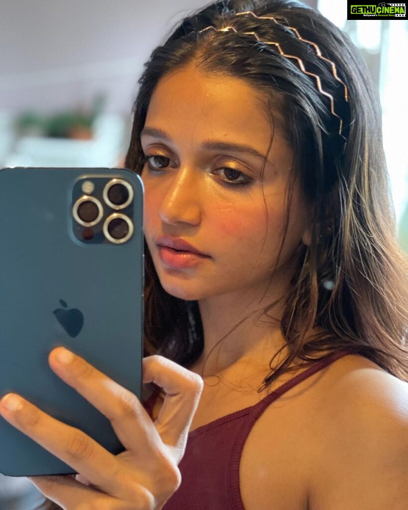 Anaika Soti Instagram - Mirror selfies for the win 🏆
