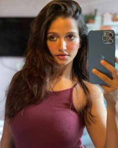 Anaika Soti Instagram - Mirror selfies for the win 🏆