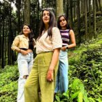 Anamika Chakraborty Instagram - Life is meant for great adventures alongside close friends😍❤️❣️😄🥰💕 And as they say good times and crazy friends do make the best memories.. Had such an amazing time 🛣️✈️🌍🤗..Can't wait to plan the next trip....Love you all❤️❤️ #friendshipgoals #triplovers #bffs❤️ #friendsforever❤️ #tripaddicts #mountainstories #takdah #darjeeling_diaries #viralvideo Takdah, West Bengal, India