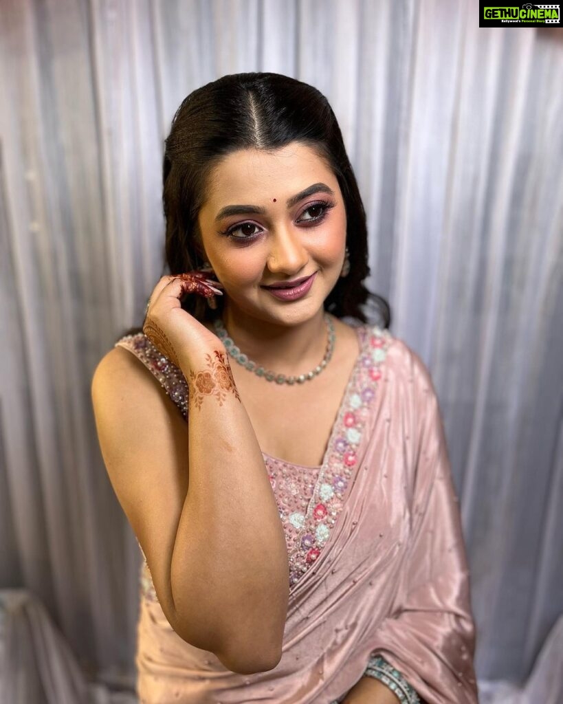 Anamika Chakraborty Instagram - Registry makeover of gorgeous ✨✨@anamikachakraborty ✨✨ Beauty of a person doesn’t lie just in their looks, but also in their personality and behaviour.💖💖 Many many congratulations to you both for this new beginning in your lives and wishing you all the love, happiness and prosperity 💝💝 @studiotouchbaishakhi @hair_with_madhumita . . . . . . . . . . . . . #makeupturorial #makeupgoals #makeupidea #makeuplove #glammakeup #viral #makeuppro #makeuptransformation #makeuptime #makeuptutorial #eyeshadowlooks #makeuplooks #makeup #beautybloggers #reels #morphebrushes #beautytips #muasfeaturing #100daysofmakeup #colourpopme #instareels #poland #session #photomodel #girl #fashion #love #video #beautifulnailsart Madhyamgram
