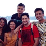 Anamika Chakraborty Instagram - “বন্ধু সবুজ চিরদিন, বন্ধুত্বের বয়েস বাড়ে না” #SohorerUshnotomoDine #2daysToGo @aritsen07 @srbrishti.19 @vikramchatterje @rahuldevbose @officialshadowfilms @ig_roadshowfilmsofficial