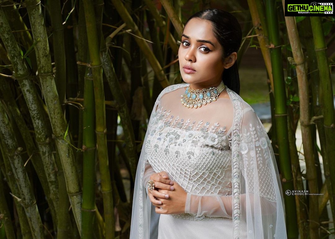 Ananya Instagram - 🤍🧿 Photography: @avinashchoochiphotography Styling: @rashmimuraleedharan Jewellery: @akshayagold_palakkad Hair&makeup: @brahma_hairandmakeup Wearing: @thunnal Location: @kondai_lip_resort #ananya #whitedress #instagram #love #picoftheday #shoot #fashion