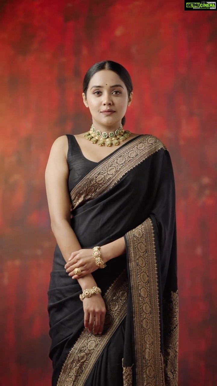 Ananya Instagram - 🖤❤️🧿 Stylist: @sabarinathk_ Saree: @milandesignkochi Jewellery: @meralda.jewels Mu: @abilashchickumakeupartist Video: @sougandhsu Studio: @maxxocreative #instagram #instagood #love #fashion #smile #jewellery #instareels #style #trendingreels #🖤❤️