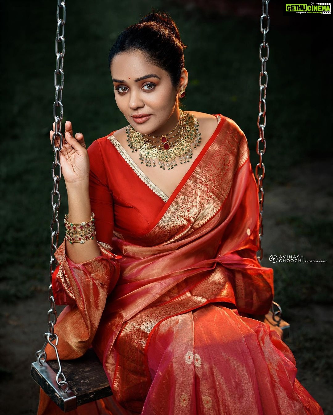 Ananya Instagram - A dress as red as my heart❤️ Photography:@avinashchoochiphotography styling: @rashmimuraleedharan Jewellery: @akshayagold_palakkad Hair&makeup: @brahma_hairandmakeup Saree: @label.tamara Blouse: @saanvi_designs_ Location: @kondai_lip_resort Retouch: @suveeshgraphiccyanide #ananya #sareelover #instagram #instagood #love #photography #photooftheday #instadaily #fashion #beautiful #photo #happy #insta #nature #style #life #myself #india #lnstapost #trending #explore