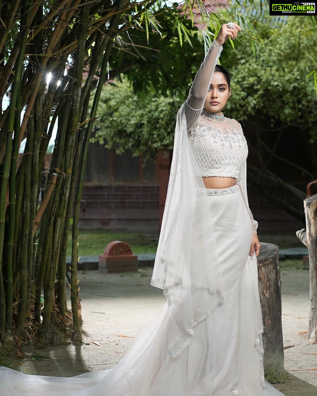 Ananya Instagram - π€ Photography: @avinashchoochiphotography Styling: @rashmimuraleedharan Jewellery: @akshayagold_palakkad Hair&makeup: @brahma_hairandmakeup Wearing: @thunnal Location: @kondai_lip_resort #ananya #picoftheday #fashion #love #shoot #instagram #style