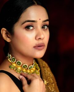 Ananya Instagram - 🖤❤️🧿
Stylist: @sabarinathk_ 
Saree: @milandesignkochi 
Jewellery: @meralda.jewels
Mu: @abilashchickumakeupartist 
📸: @jeo_jomey 
Studio: @maxxocreative