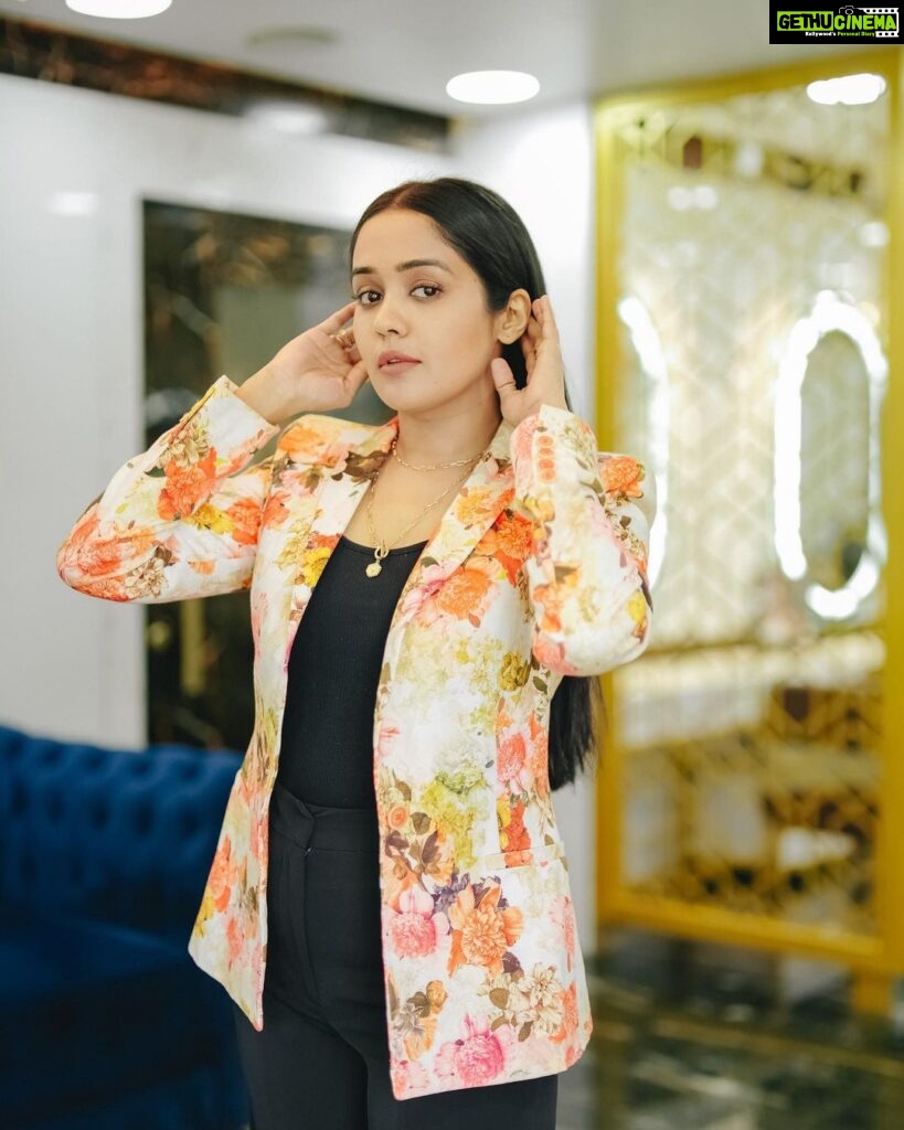 Ananya Instagram - Happiness blooms from within 🌸🧿 Hair : @sajithandsujith Styling: @rashmimuraleedharan Stills: @sk_abhijith #ananya #styling#ootd#western #floral #instagram #newpost #instagood #instaphoto #❤️