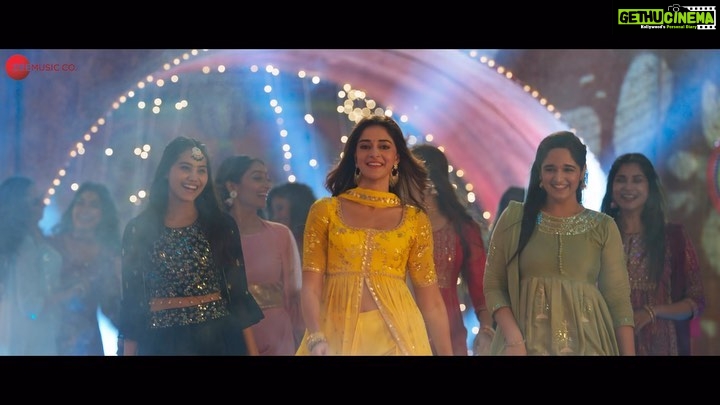 Ananya Panday Instagram - The ultimate dance anthem of the year is here! Are you ready to #Naach? π Song Out Tomorrow. #25AugustHogaMast #DreamGirl2 in Cinemas on 25th August. @ayushmannk @ektarkapoor @writerraj @shobha9168 @balajimotionpictures @gaurisathe @annukapoor @pareshrawalofficial @vijayraazofficial @nowitsabhi @rajpalofficial #GovardhanAsrani #ManojJoshi @seemabhargavapahwa @oyemanjot @anirudh_k_sharma @krishanurathore @nareshkathooria @nakash_aziz @tanishk_bagchi @boscomartis @itsganeshwaghela @kishorbeatz @osho_shaan @ericpillai @zeemusiccompany @pooja___dreamgir l