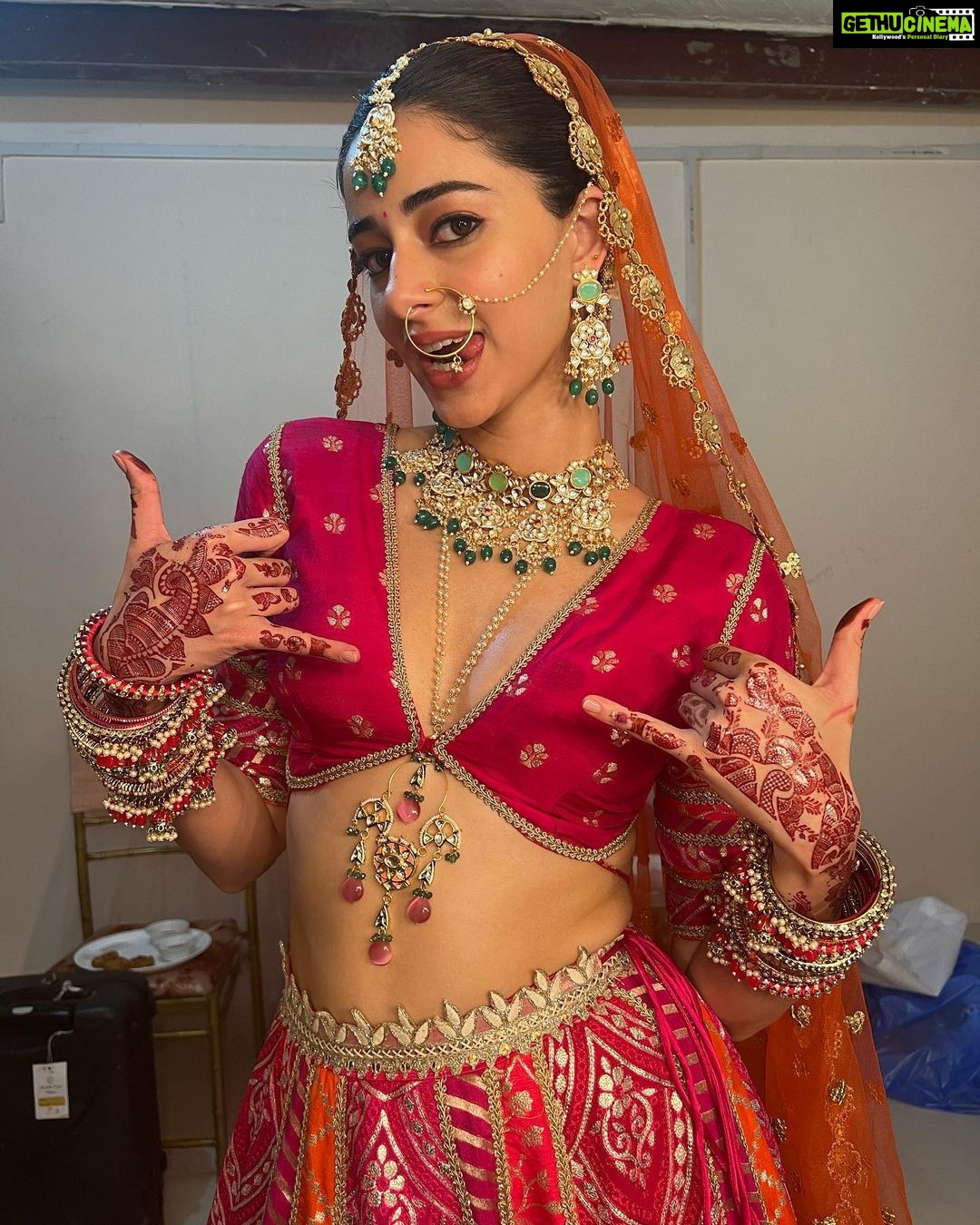 Ananya Panday Instagram - Over the moon w all the love #DreamGirl2 and Pari have gotten ❤️ #Grateful ❤️ go watch the film in cinemas nowwwww (link in bio) 🥰 Mathura, Uttar Pradesh