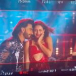 Ananya Panday Instagram - Had to post the full version of ‘Heart Throb’ from #RRKPK because it’s one of my most favourite and biggest moments ever!!!! 😱 To be in a song in a film that’s directed by @karanjohar I can’t even begin to explain what it means to me.. he’s the reason I ever wanted to act and be in movies and it’s the biggest dream come true - thank you for this Karan I love you 🥺 and to dance with the most rocking ever @ranveersingh no one does it like you - how how how??????? 🙌🏼🙌🏼🙌🏼 ❤️ forever grateful for this, thank you to the whole team 🤍 @manishmalhotra05 @remodsouza Rocky Aur Rani Kii Prem Kahaani is killing it in theatres rn go watch it 3 times 😛