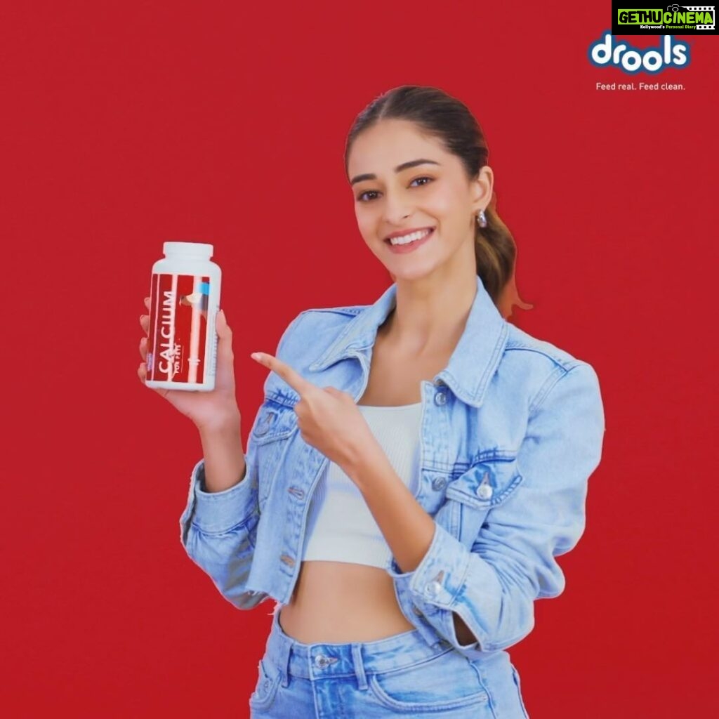 Ananya Panday Instagram - Calcium is an essential vitamin to ensure your pet’s healthy growth & development. Get them their daily boost of calcium with Drools Absolute Calcium Supplement. Made with all the right ingredients & vitamins, it is a perfect supplement to their diet ensuring healthier bones & strong teeth 🦴❤️ Drools- Feed Real Feed Clean 🐾 @droolsindia #drools #pets #petparents #petlovers #dogs #treats #pethealth #calcium #ad