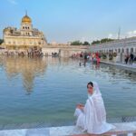 Ananya Panday Instagram - Waheguru Ji Ka Khalsa Waheguru Ji Ki Fateh 🤍🙏🏼 Sabr. Shukr. Simran. 🕊️ Bangla Sahib Gurdwara