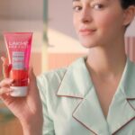 Ananya Panday Instagram - Face wash is a thing of the past. Introducing, a new way of cleansing with Lakmé Blush & Glow! When your skin gets cleansed with the goodness of Vitamin C serum and a blend of fruit extracts, it’s not a face wash but a glow wash ✨ @lakmeindia #SerumInFaceWash #VitaminCSerum