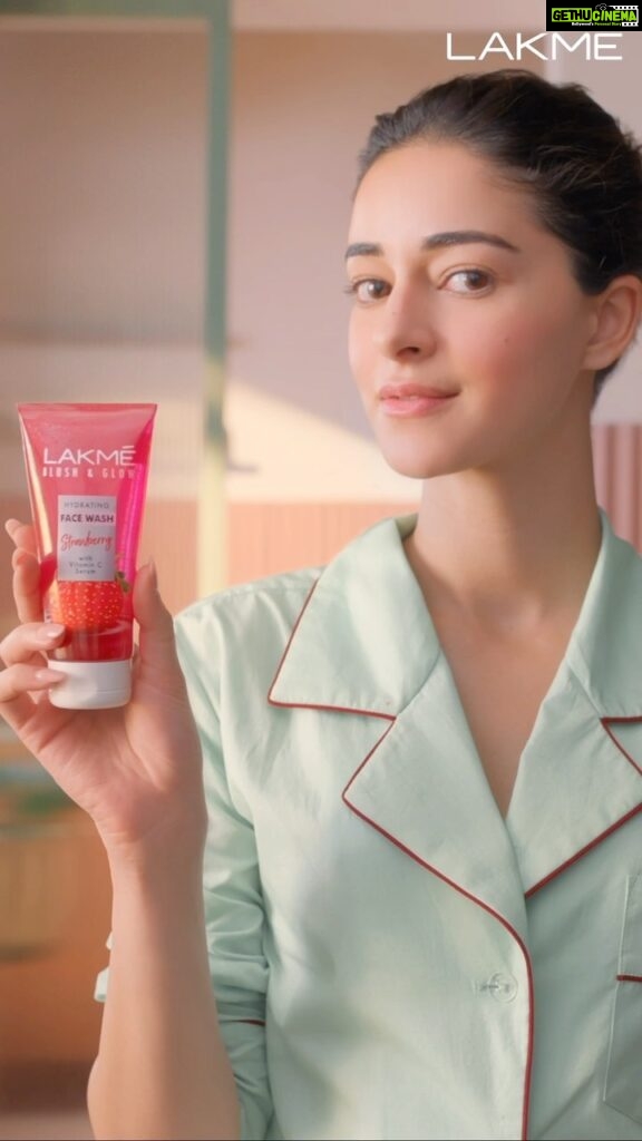 Ananya Panday Instagram - Face wash is a thing of the past. Introducing, a new way of cleansing with Lakmé Blush & Glow! When your skin gets cleansed with the goodness of Vitamin C serum and a blend of fruit extracts, it’s not a face wash but a glow wash ✨ @lakmeindia #SerumInFaceWash #VitaminCSerum