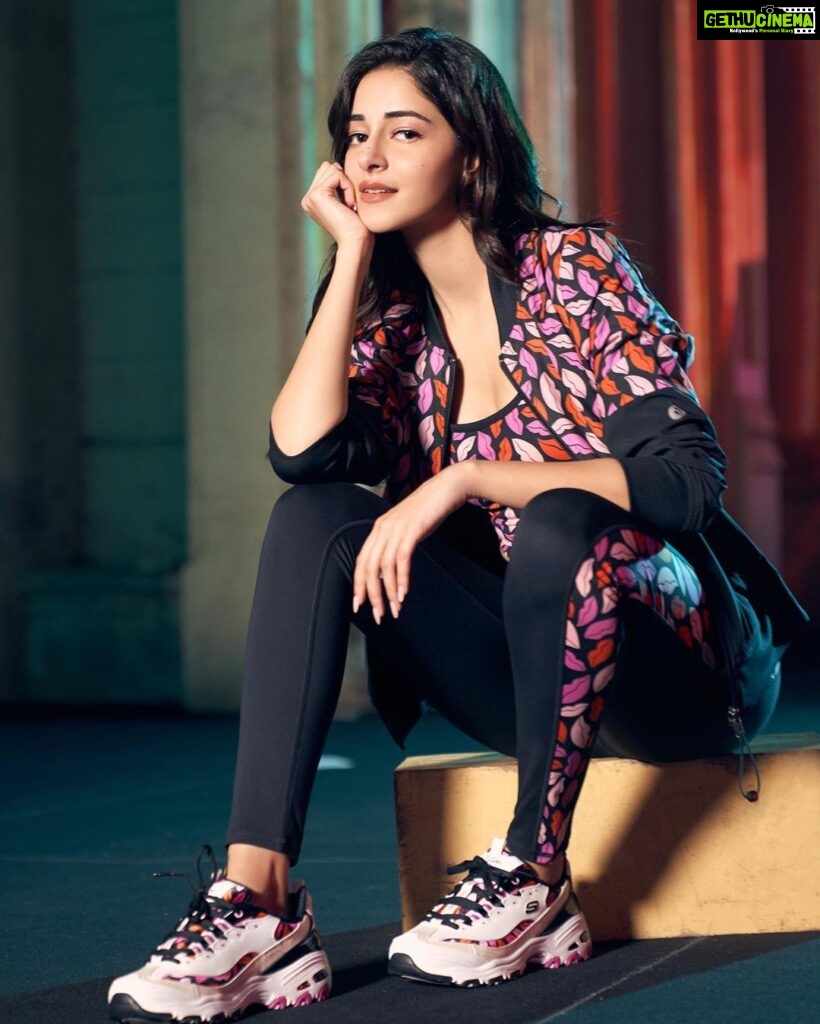 Ananya Panday Instagram - It’s giving ICONIC! 💋 Swooning over the Limited Edition Skechers X @DVF collection @Skecherindia #Skechersindia #DVF #KissPrint #Nostalgia #LimitedEdition #SkechersAmbassador #ad #collab