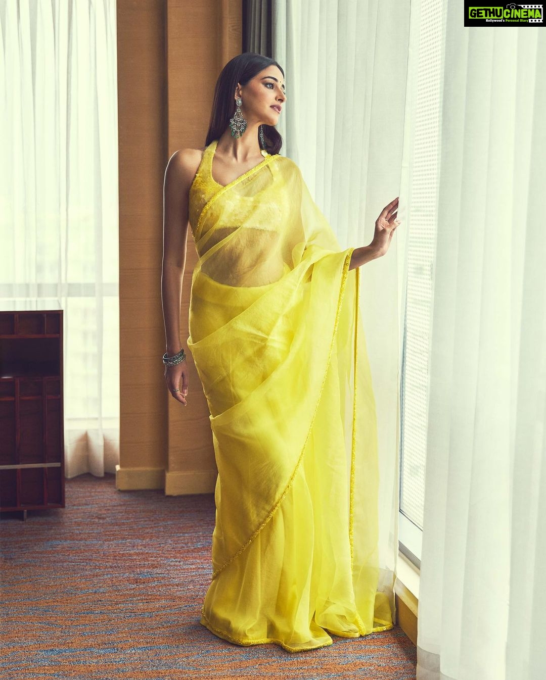 Ananya Panday Instagram - मुस्कुराइए की आप लखनऊ में हैं 😁 #DreamGirl2 25th August ❤️ Lucknow, Uttar Pradesh