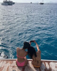 Ananya Panday Instagram - took the pink theme too seriously 🤭☀️