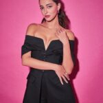 Ananya Panday Instagram - #DreamGirl2 promotions leggggooooo 🤭💓 trailer out tomorrow 😈