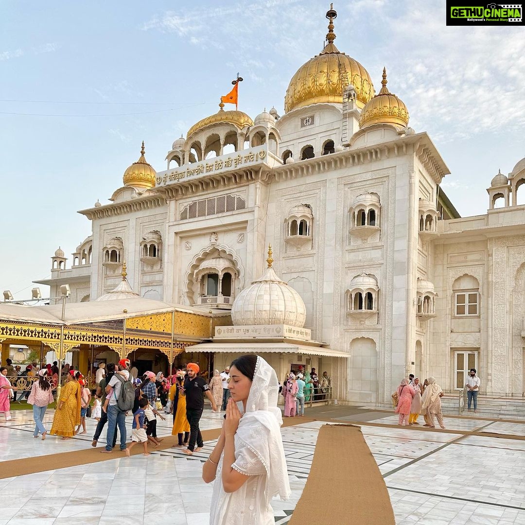Ananya Panday Instagram - Waheguru Ji Ka Khalsa Waheguru Ji Ki Fateh 🤍🙏🏼 Sabr. Shukr. Simran. 🕊️ Bangla Sahib Gurdwara