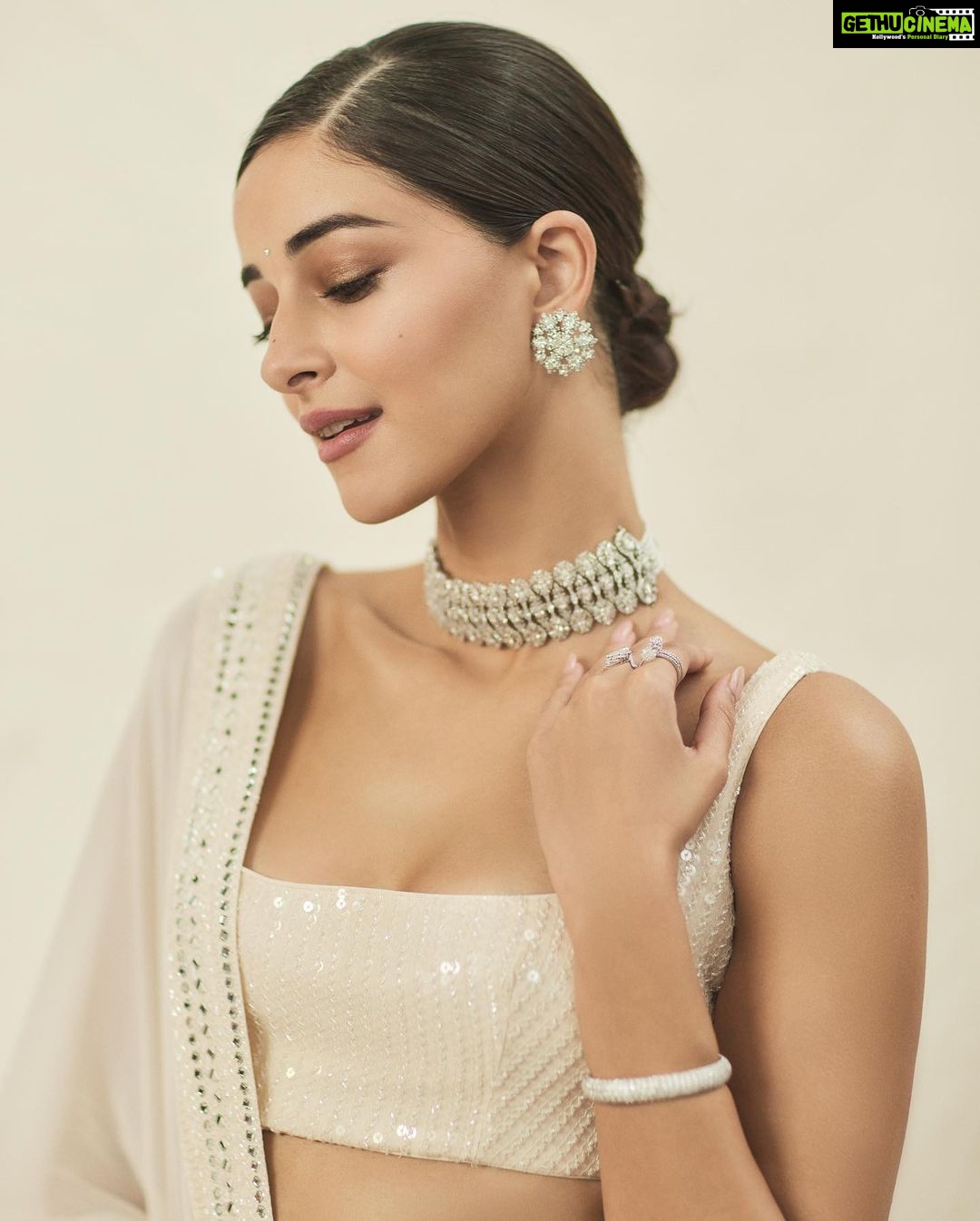 Ananya Panday Instagram - Feeeling πΌπ» ππΌ dreeaaaamy #DreamGirl2 25th August π€