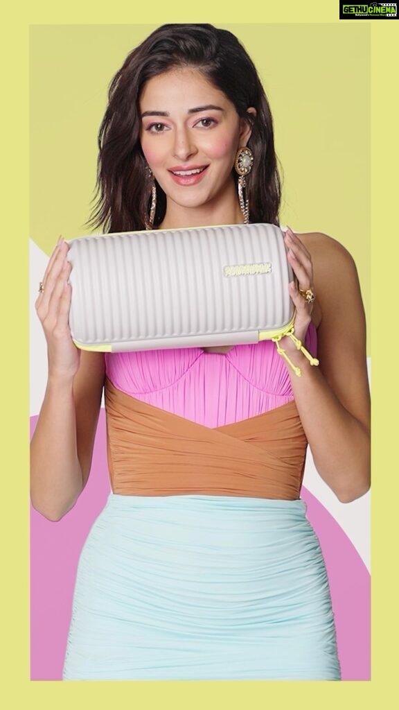 Ananya Panday Instagram - @ananyapanday has got our Rollio bag, and she’s ready to ‘wheel-y’ impress! #OwnTheRoll with @amtouristerin Are you ready too? 🤩 Click on the link in the bio to shop now! #AmericanTouristerIndia #AmericanTourister #Owntheroll #Rollio #ad