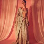 Ananya Panday Instagram - Sorry I couldn’t choose 😭😭😭 thank you @lokmat @amazonfashionin #LokmatMostStylish for the #MostStylishGlamIcon this is for my dream team who always make me feel like a dream girl 😇