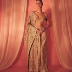 Ananya Panday Instagram - Sorry I couldn’t choose 😭😭😭 thank you @lokmat @amazonfashionin #LokmatMostStylish for the #MostStylishGlamIcon this is for my dream team who always make me feel like a dream girl 😇