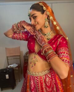 Ananya Panday Instagram - Over the moon w all the love #DreamGirl2 and Pari have gotten ❤️ #Grateful ❤️ go watch the film in cinemas nowwwww (link in bio) 🥰 Mathura, Uttar Pradesh