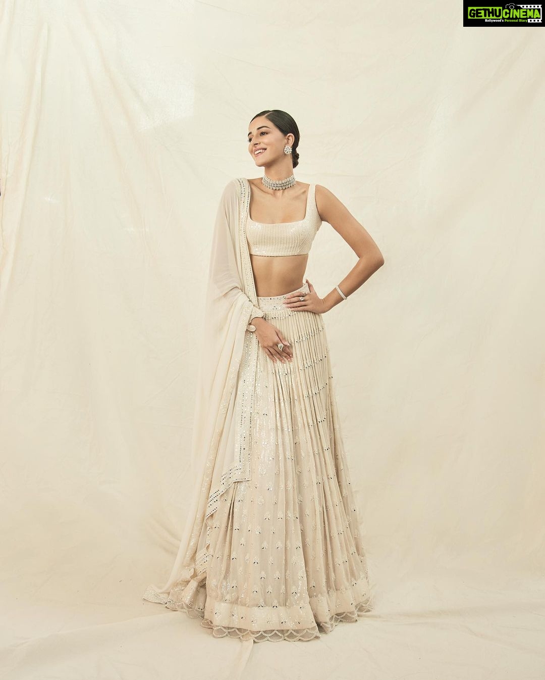Ananya Panday Instagram - Feeeling πΌπ» ππΌ dreeaaaamy #DreamGirl2 25th August π€