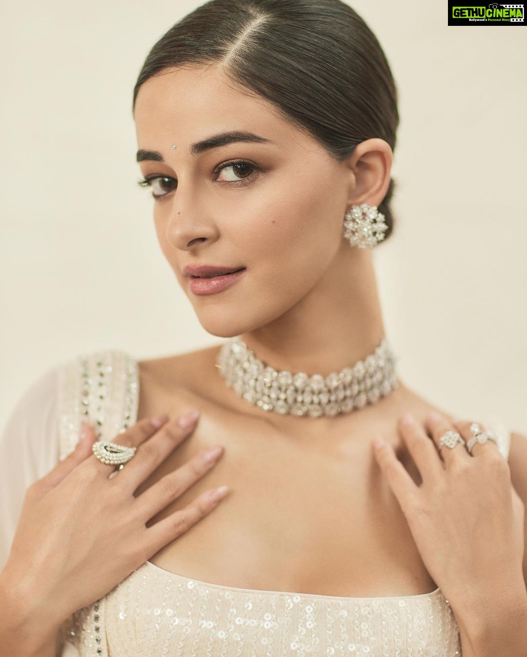 Ananya Panday Instagram - Feeeling πΌπ» ππΌ dreeaaaamy #DreamGirl2 25th August π€