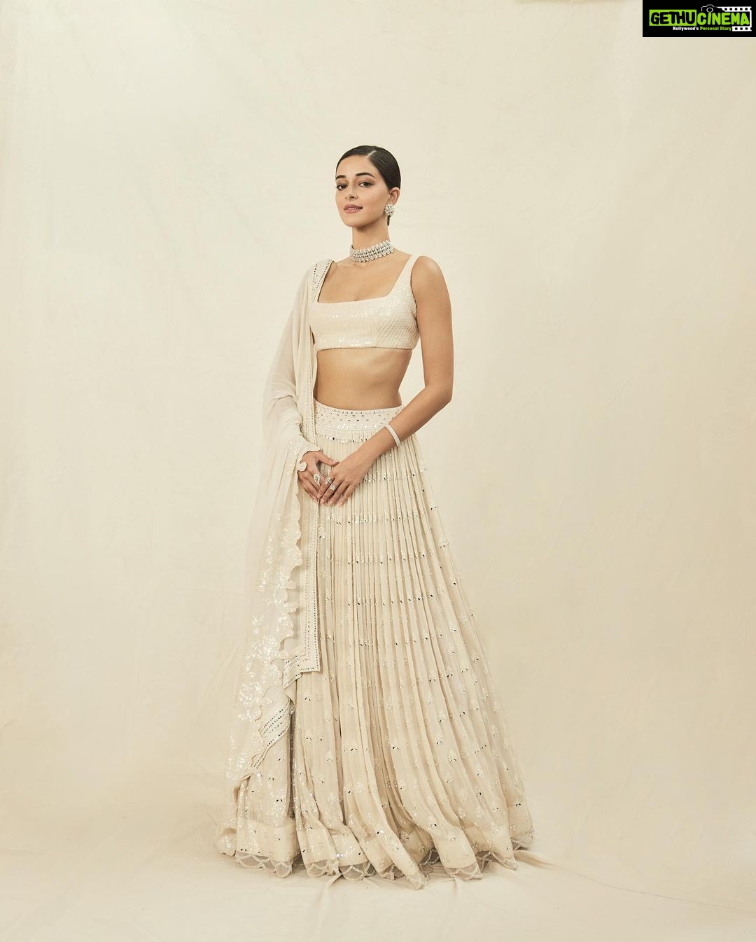 Ananya Panday Instagram - Feeeling πΌπ» ππΌ dreeaaaamy #DreamGirl2 25th August π€