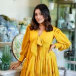 Anikha Instagram - pro tip -go to a home goods store and take pics 🫶🏽 @mehaka_kalarikkal @rijil_kl @makeup_by_rajisha @mahekdesigns @wudapple