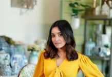 Anikha Instagram - pro tip -go to a home goods store and take pics 🫶🏽 @mehaka_kalarikkal @rijil_kl @makeup_by_rajisha @mahekdesigns @wudapple