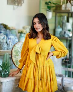 Anikha Instagram - pro tip -go to a home goods store and take pics 🫶🏽

@mehaka_kalarikkal 
@rijil_kl
@makeup_by_rajisha
@mahekdesigns
@wudapple