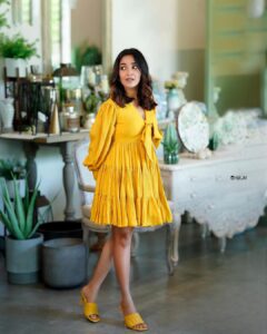 Anikha Instagram - pro tip -go to a home goods store and take pics 🫶🏽

@mehaka_kalarikkal 
@rijil_kl
@makeup_by_rajisha
@mahekdesigns
@wudapple