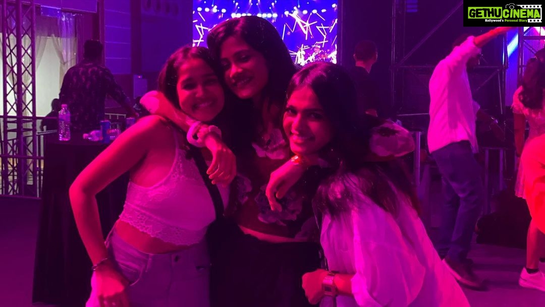 Anikha Instagram - some shaky concert footage from the @anirudhofficial show. you really forgot to take good content for instagram when you’re having the time of your life🫶🏽 thank you so much @pradeepnairs @jagadish_palanisamy.