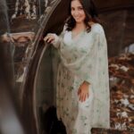 Anikha Instagram - Fav fit from #kok promos @sbk_shuhaib @arsignatureofficial Hyderabad